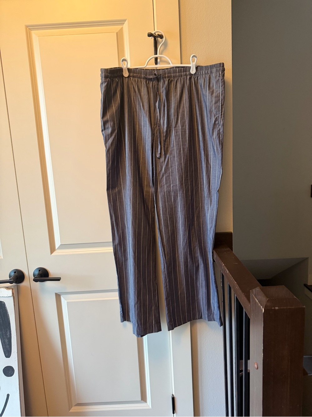 Lightweight drawstring pants